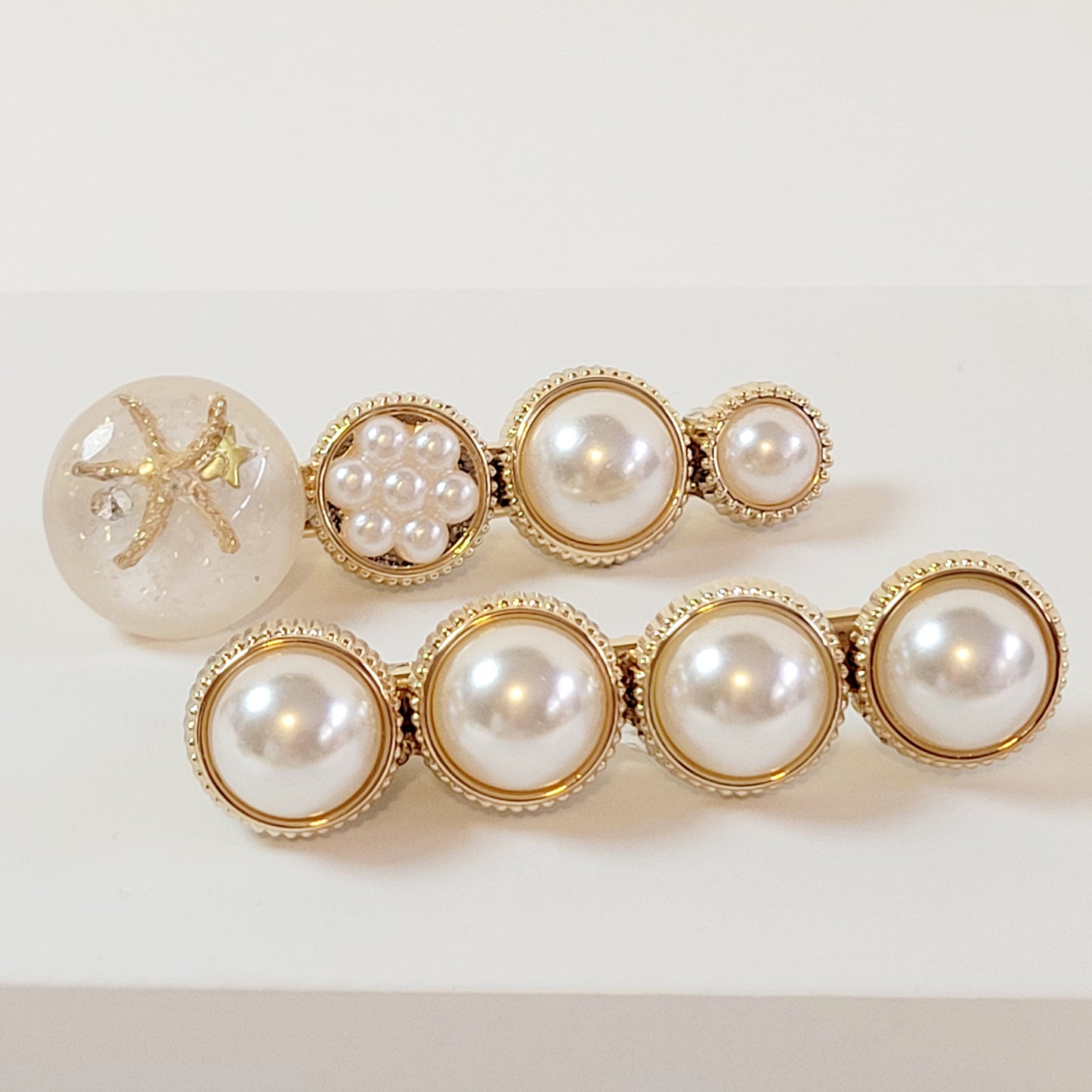 Starfish Faux Pearl Hair clips. Gold-toned.