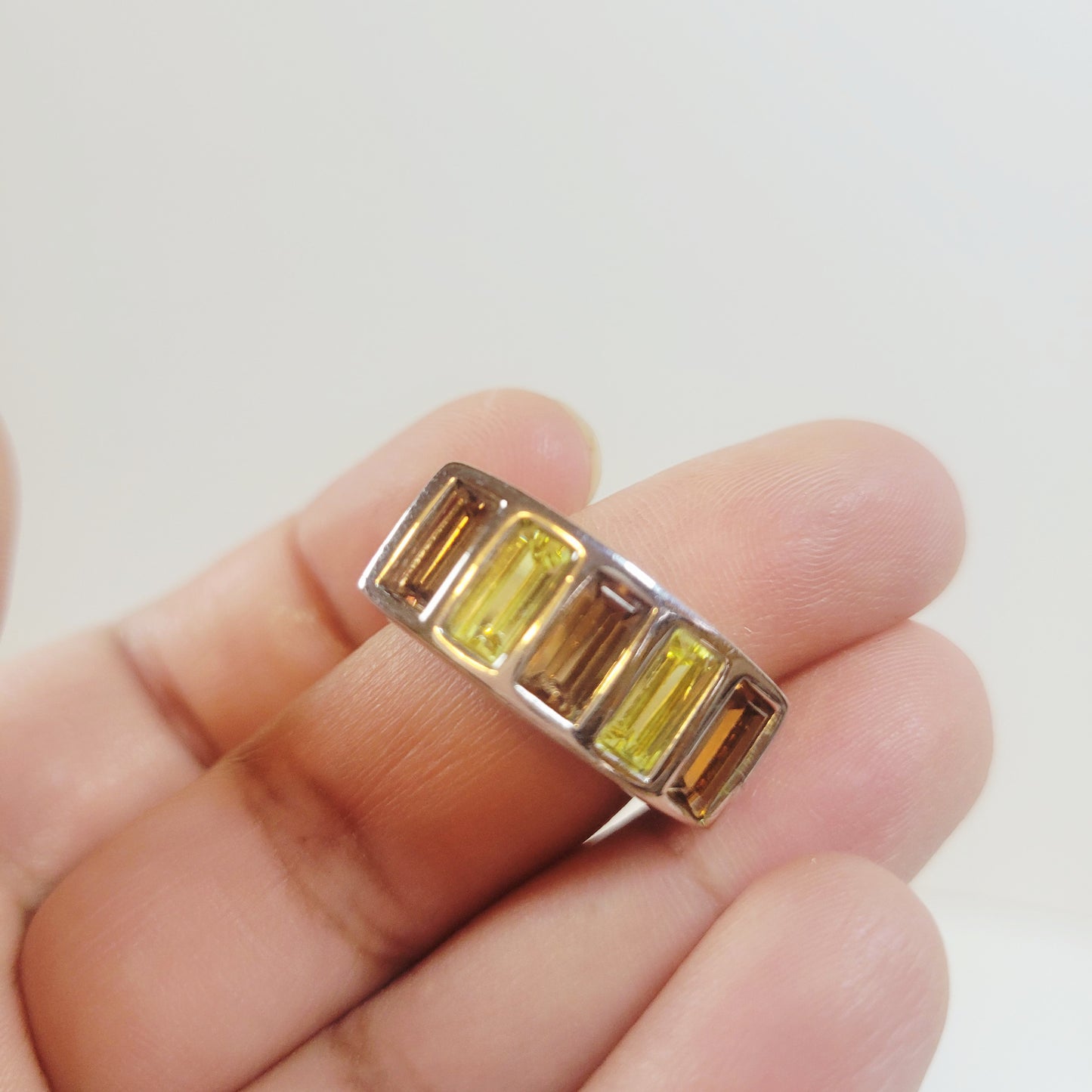 Yellow & Brown Rhinestone Ring. Silver-toned setting. Pre-Owned.