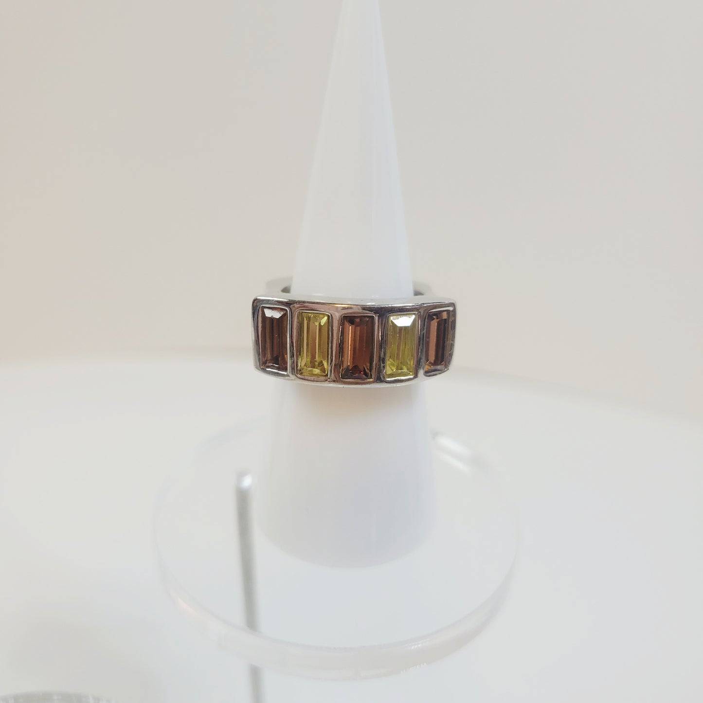 Yellow & Brown Rhinestone Ring. Silver-toned setting. Pre-Owned.