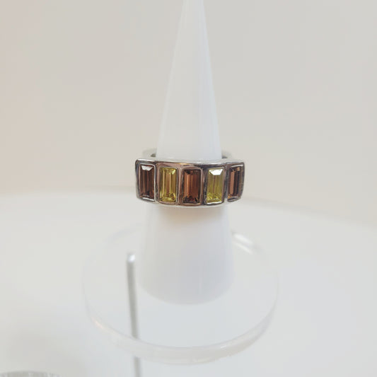 Yellow & Brown Rhinestone Ring. Silver-toned setting. Pre-Owned.