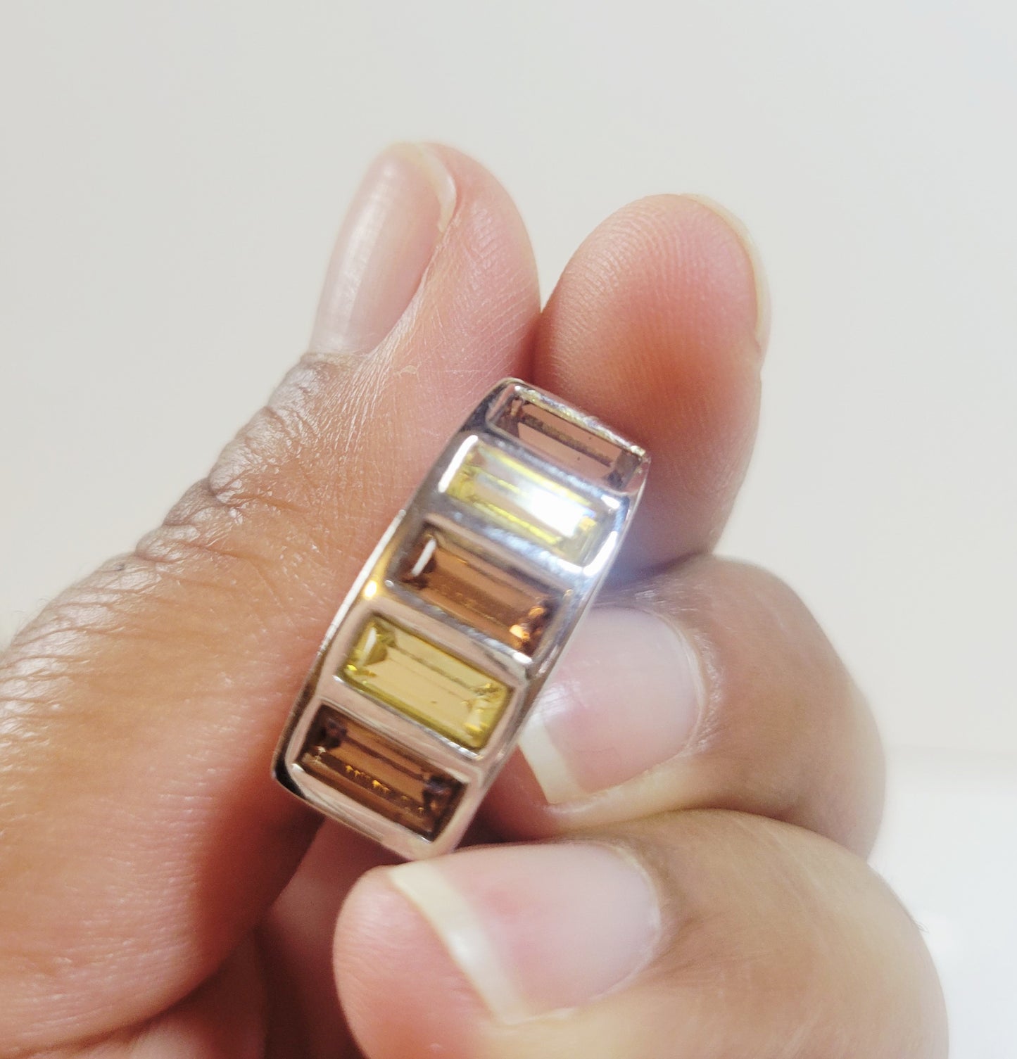 Yellow & Brown Rhinestone Ring. Silver-toned setting. Pre-Owned.