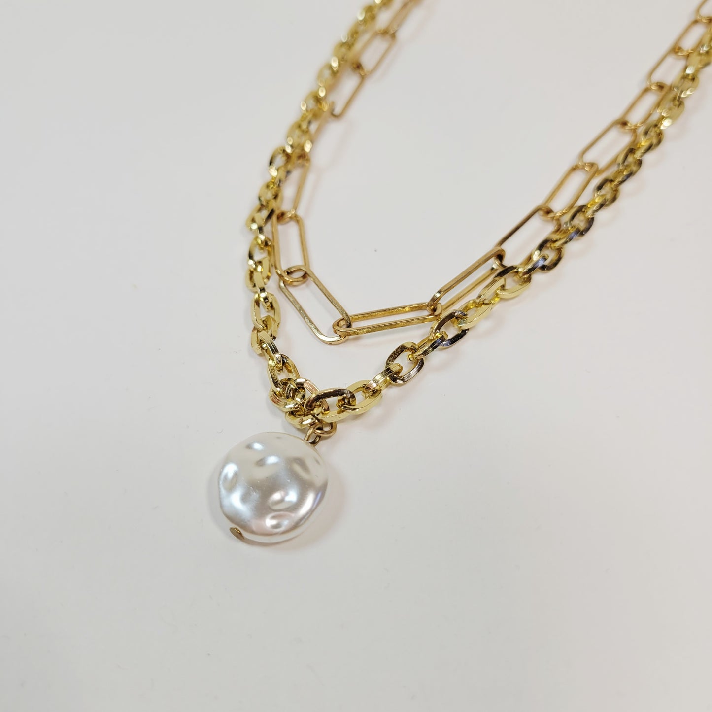 Geometric Layered Faux Pearl Necklace. Gold toned.