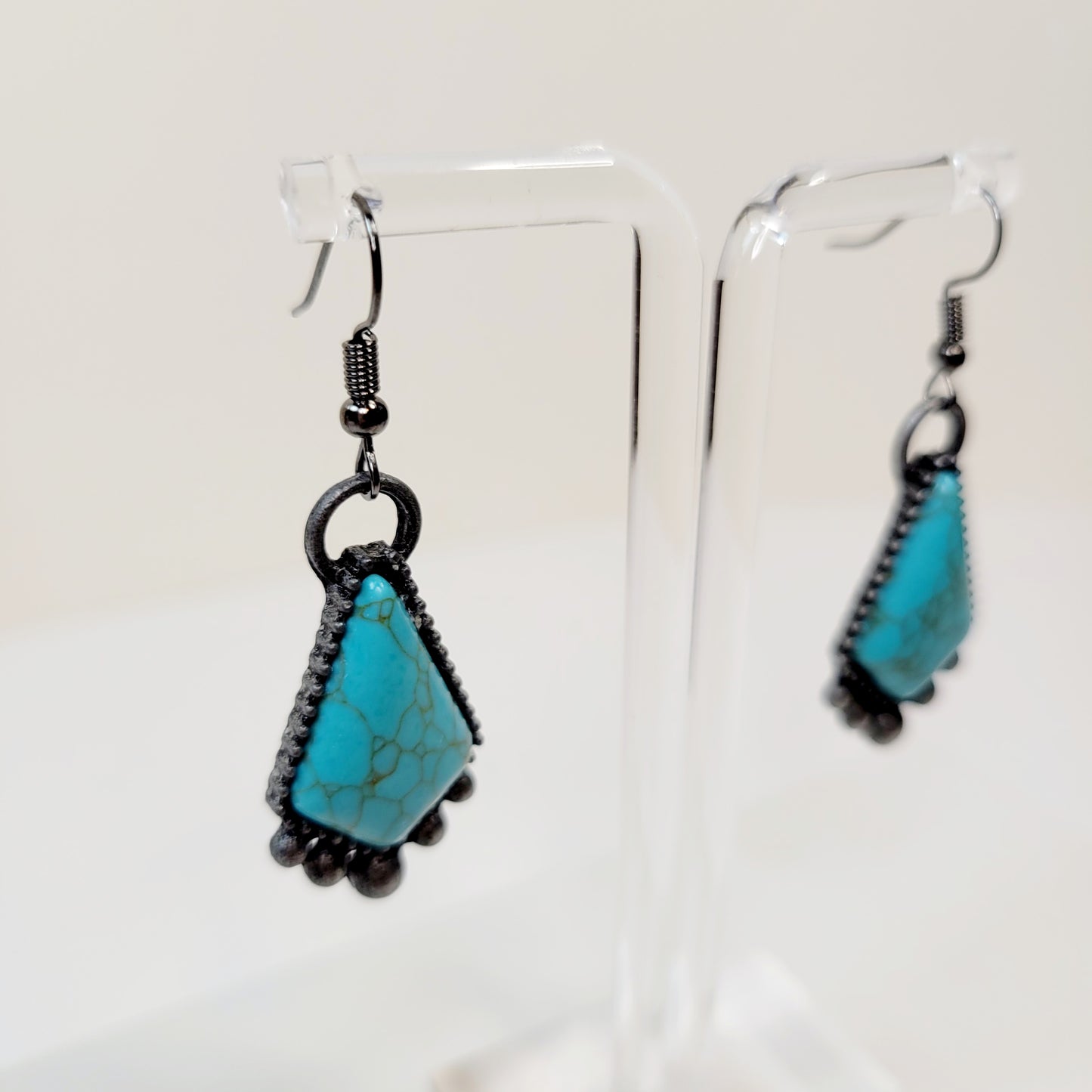Turquoise Drop Earrings. Age look.