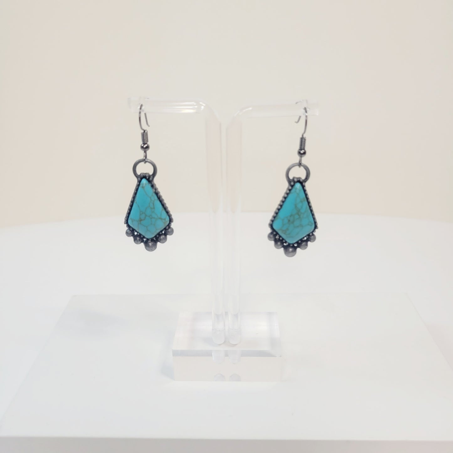 Turquoise Drop Earrings. Age look.