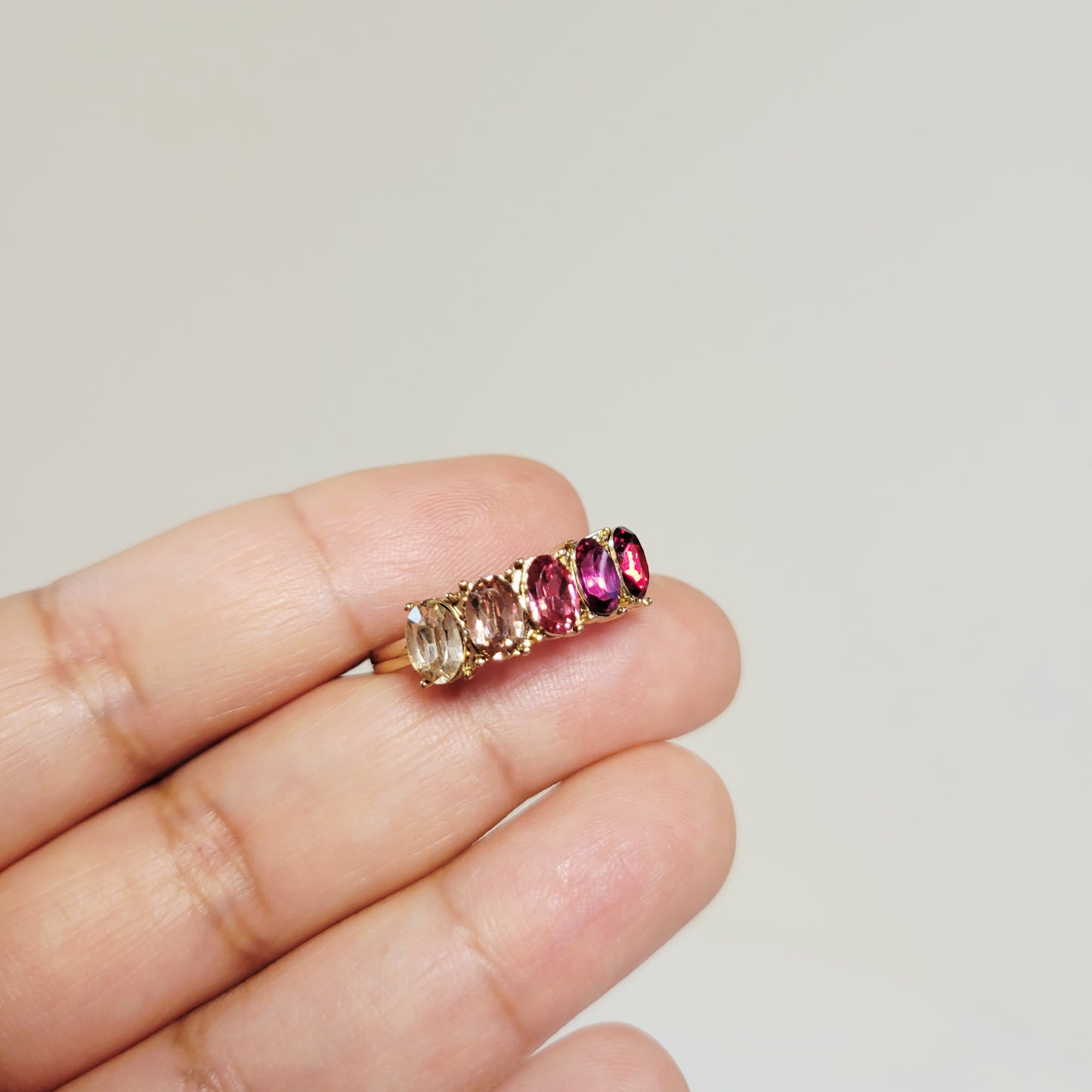 Rhinestone Pink Fade Ring. Size 8. Gold-toned band. Extendable. Pre-owned.