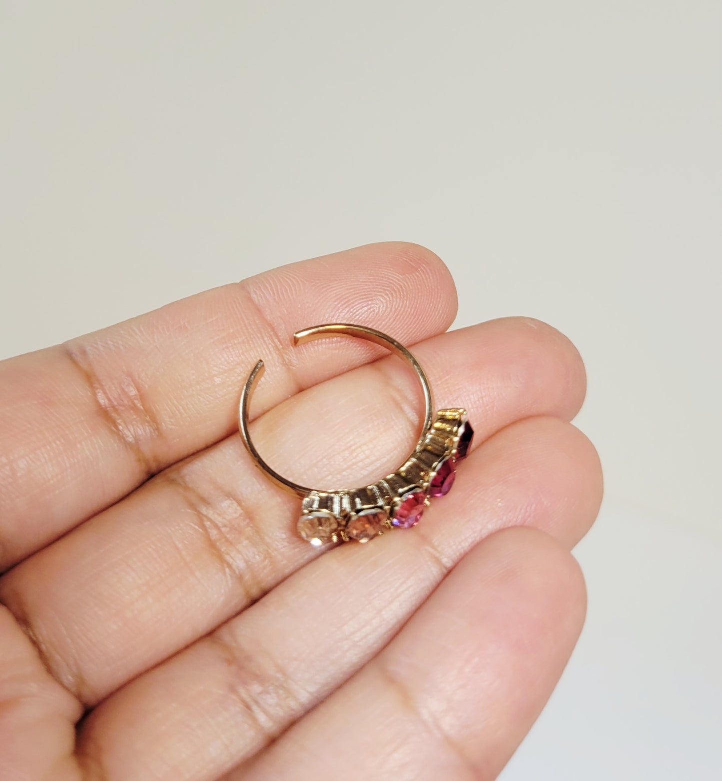 Rhinestone Pink Fade Ring. Size 8. Gold-toned band. Extendable. Pre-owned.