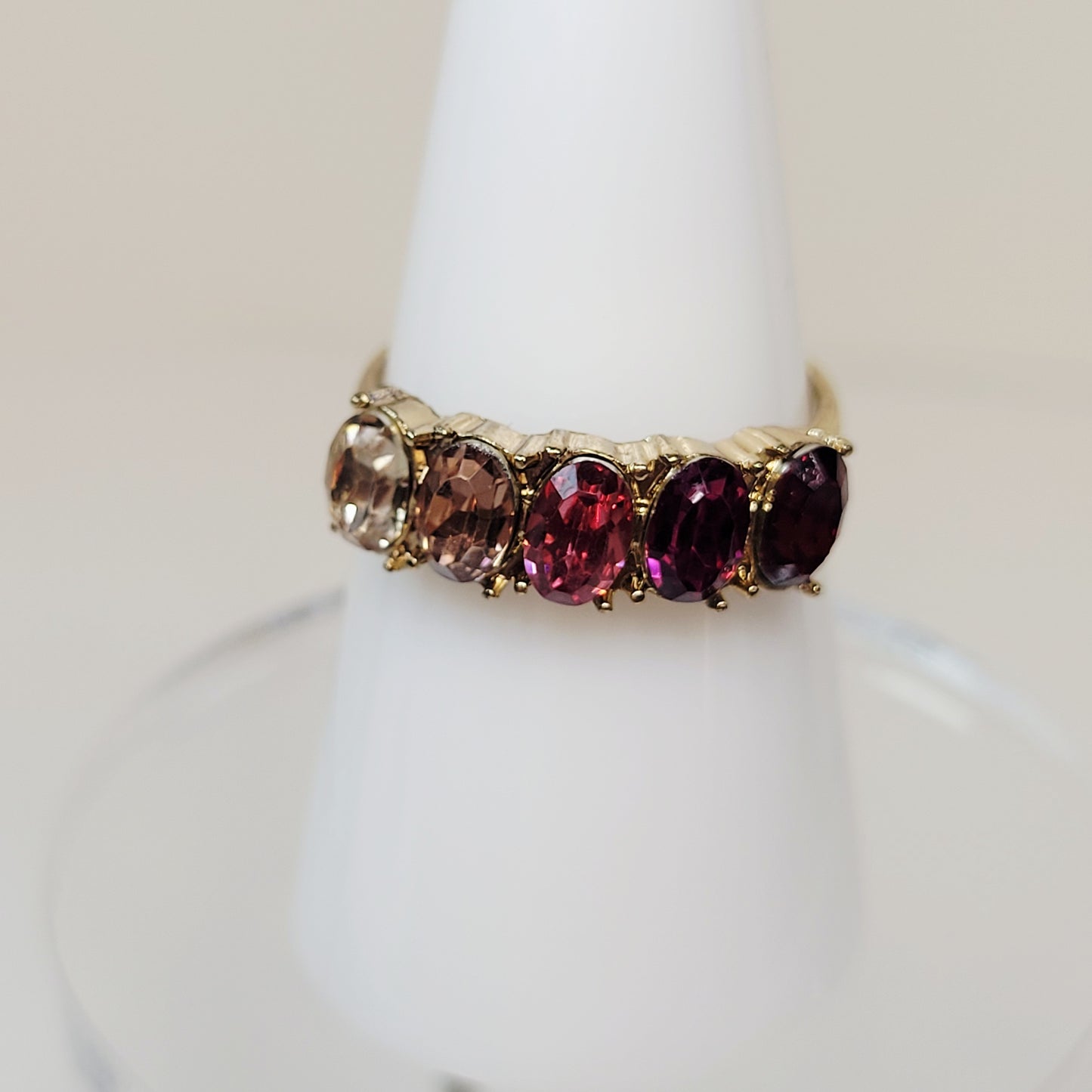Rhinestone Pink Fade Ring. Size 8. Gold-toned band. Extendable. Pre-owned.