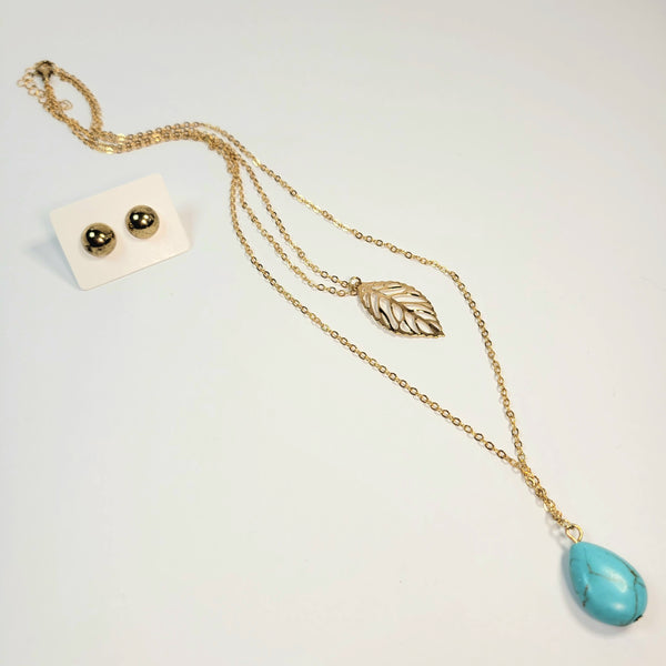 Turquoise and gold toned pendent, and stud earrings set.